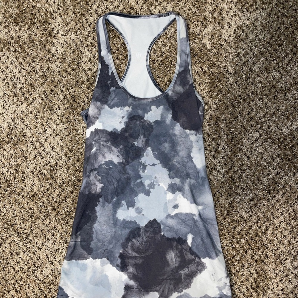 Lululemon grey tank